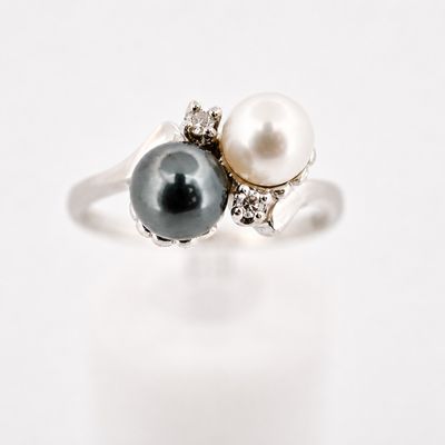 14kw Pearl and Hematite with Single Cut Diamond Accent Ring