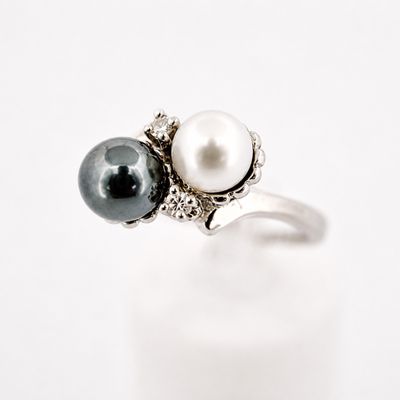 14kw Pearl and Hematite with Single Cut Diamond Accent Ring