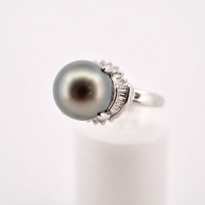 Platinum Gray Tahitian Pearl 0.23 ctw Diamond Halo Ring