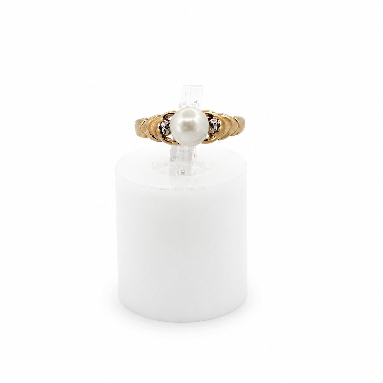 10ky Pearl and Diamond Accent Birthstone Ring