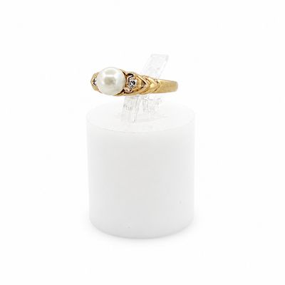 10ky Pearl and Diamond Accent Birthstone Ring