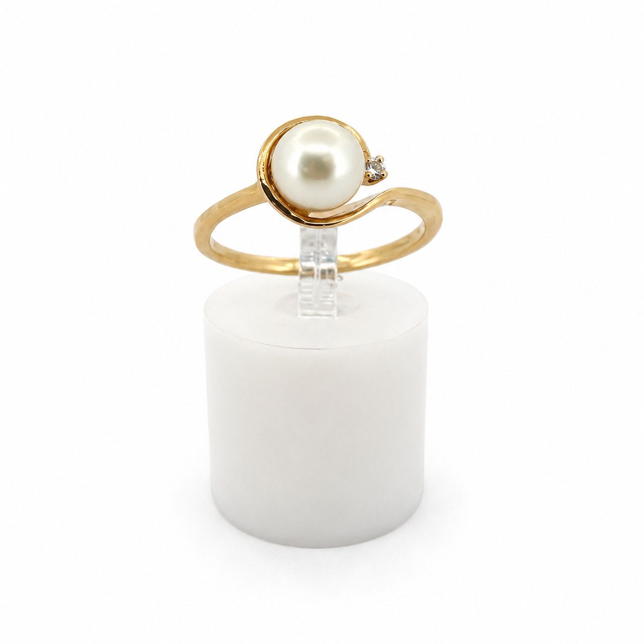 14ky Fancy Freshwater Pearl and Diamond Ring 14ky Fancy Freshwater Pearl and Diamond Ring