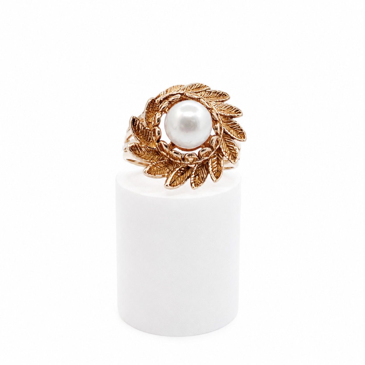 10ky Carved Feather Halo Pearl Ring 10ky Carved Feather Halo Pearl Ring