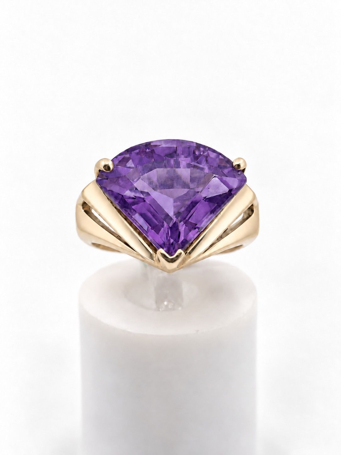 14ky Fancy Trilliant Cut Amethyst Art Deco Style Ring