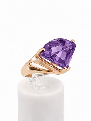 14ky Fancy Trilliant Cut Amethyst Art Deco Style Ring