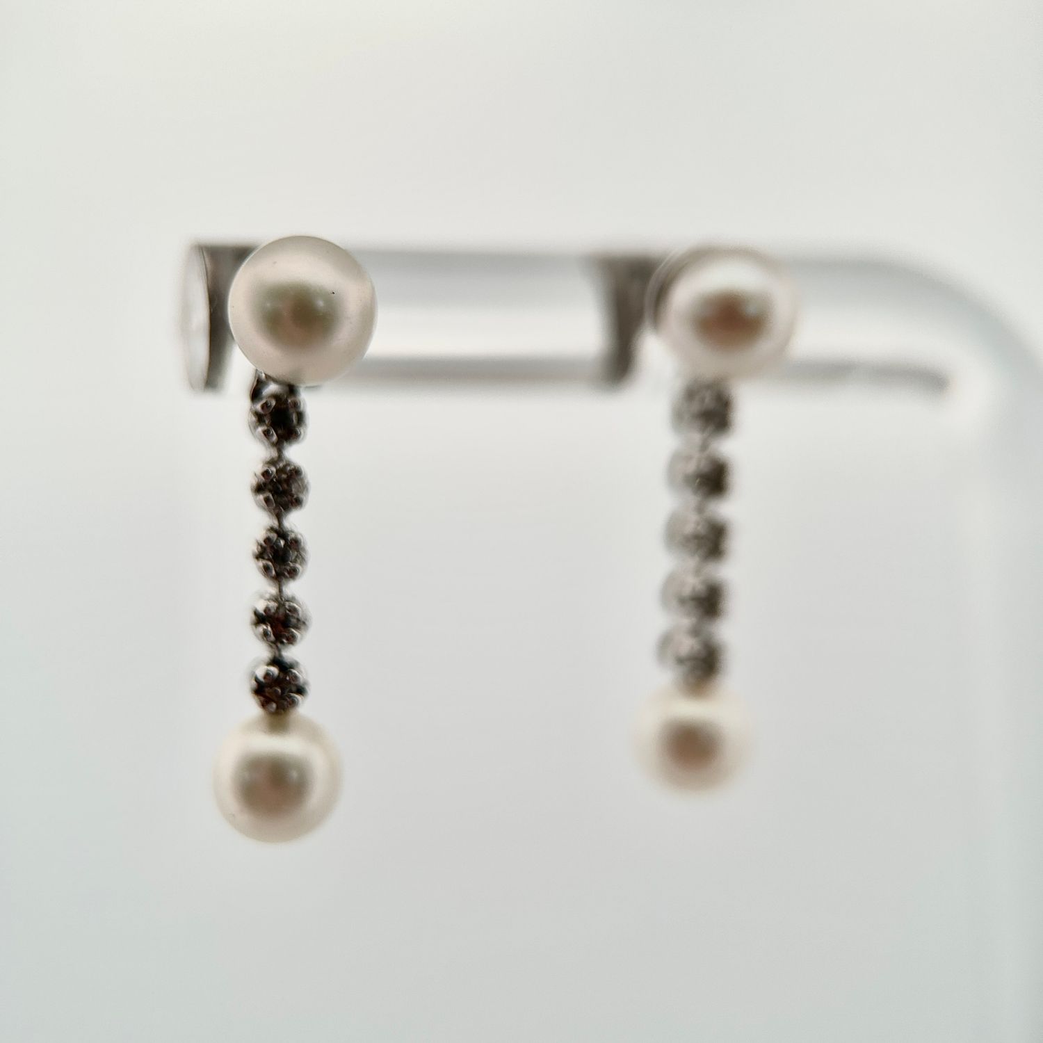 14kw Diamond and Pearl Drop Down Earrings 14kw Diamond and Pearl Drop Down Earrings