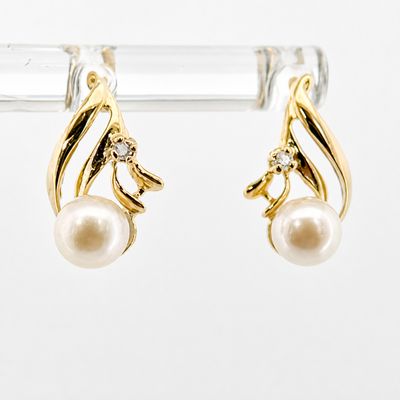 10ky Pearl and Diamond Earrings 1.9gr