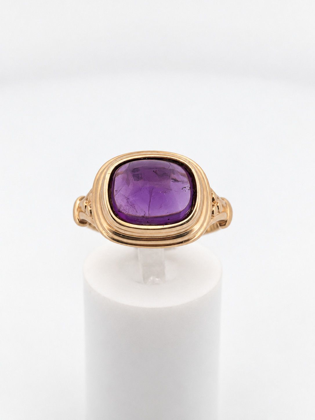 14ky Cush Cab Amethyst Bezel w/Engraved Accent Ring