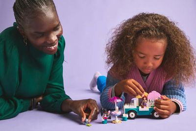 Lego Friends 42644 Le camion de crème glacée de Heartlake City