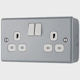 BRITISH GENERAL 13A 2-GANG DP SWITCHED METAL CLAD POWER SOCKET WITH WHITE INSERTS
