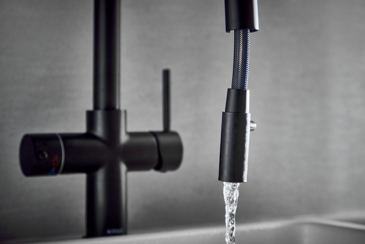 Scudo KoGE 4-in-1 Swan Pull Out Spout Hot Water Tap | Matte Black HOT008