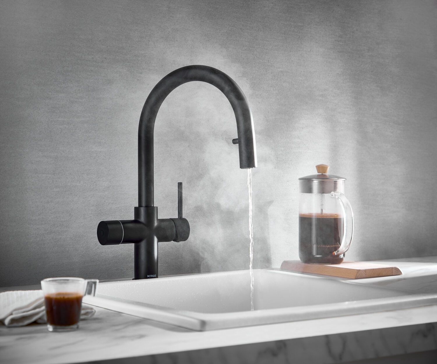 Scudo KoGE 4-in-1 Swan Pull Out Spout Hot Water Tap | Matte Black HOT008