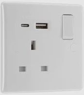BG Nexus 13A 1 Gang Switched Socket c/w USB A+C - 18W