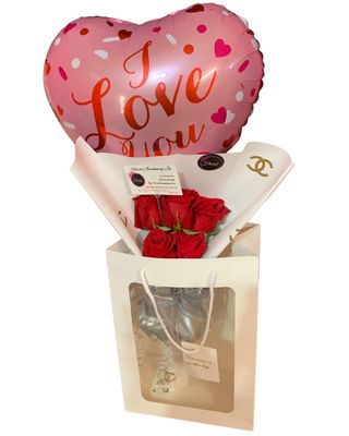 Small Roses only Bouquet in Gift bag with Balloon
