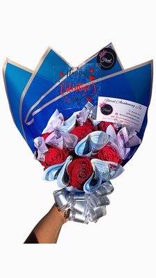 NEW Valentine Hand Tied Money And Roses Bouquet