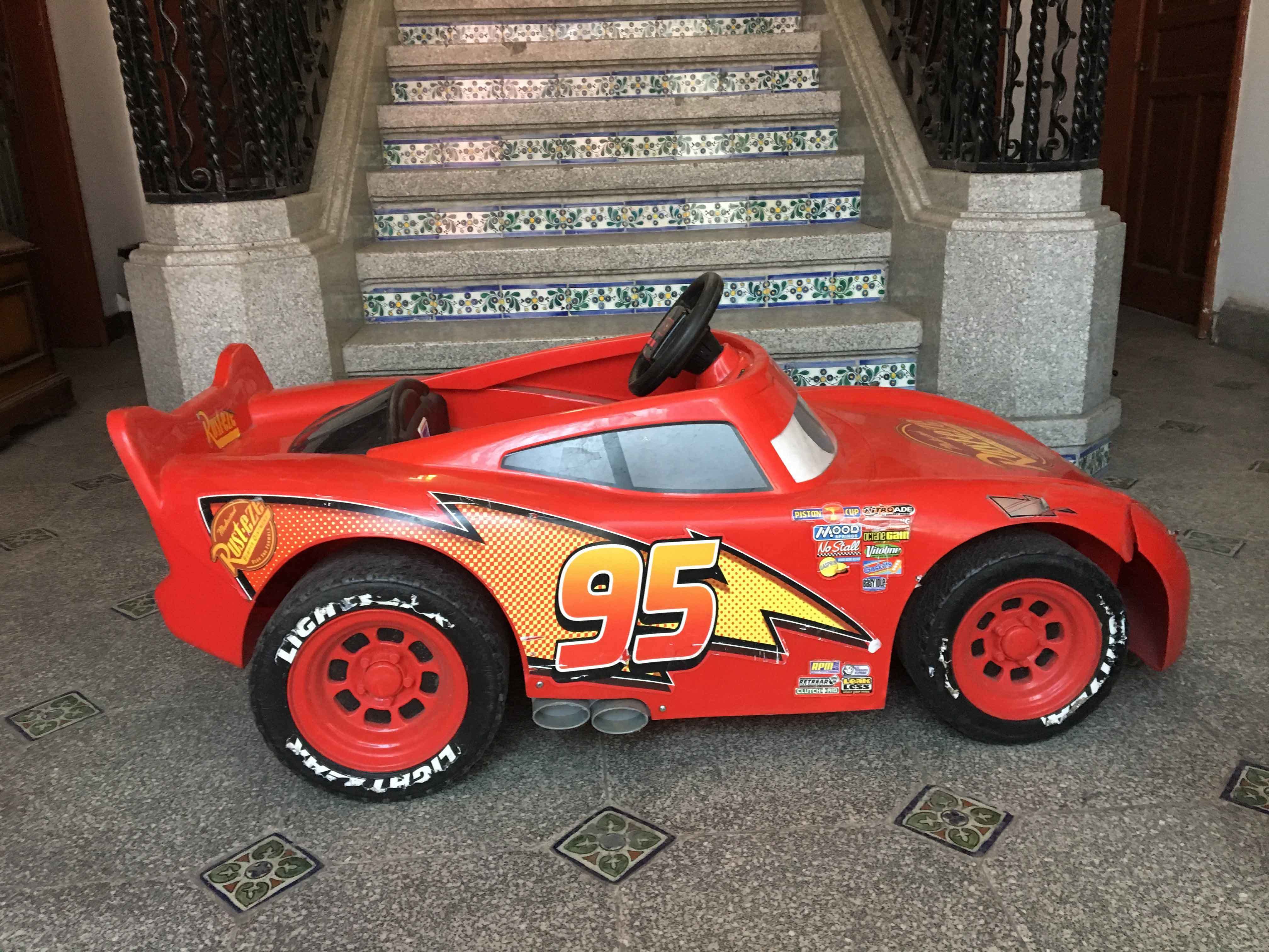 rayo mcqueen montable usado