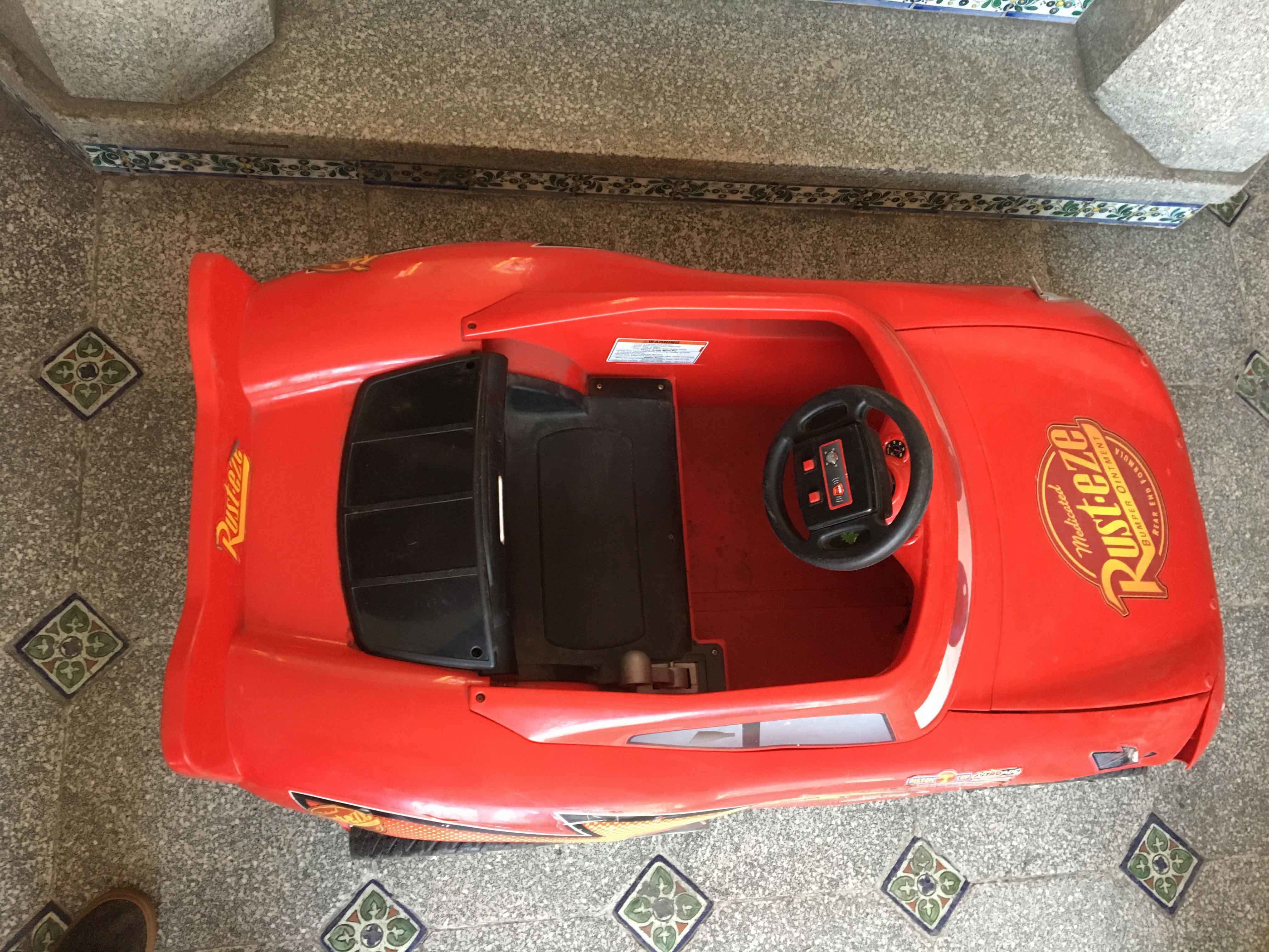rayo mcqueen montable usado