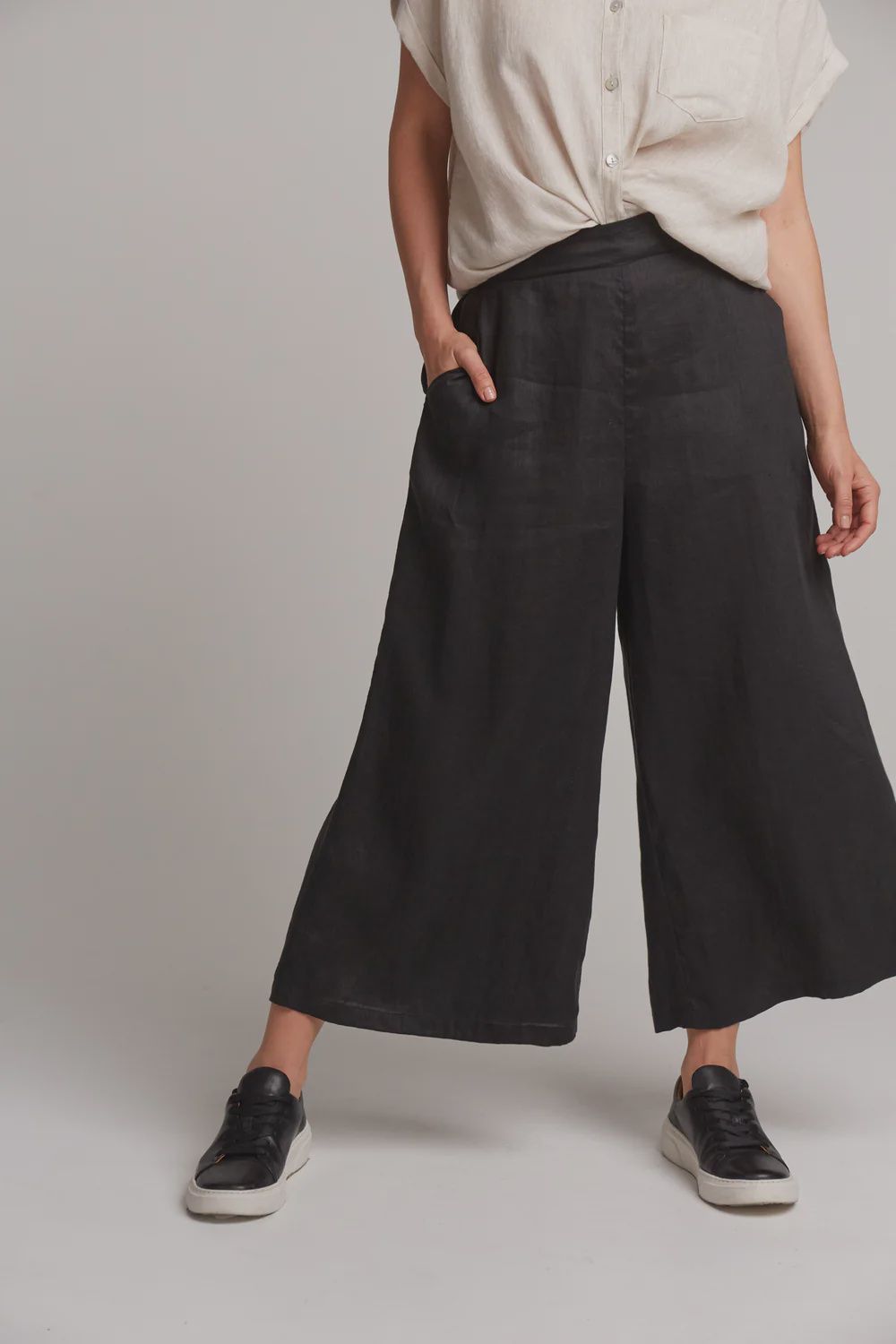 Studio Crop Pant EBONY, size: S