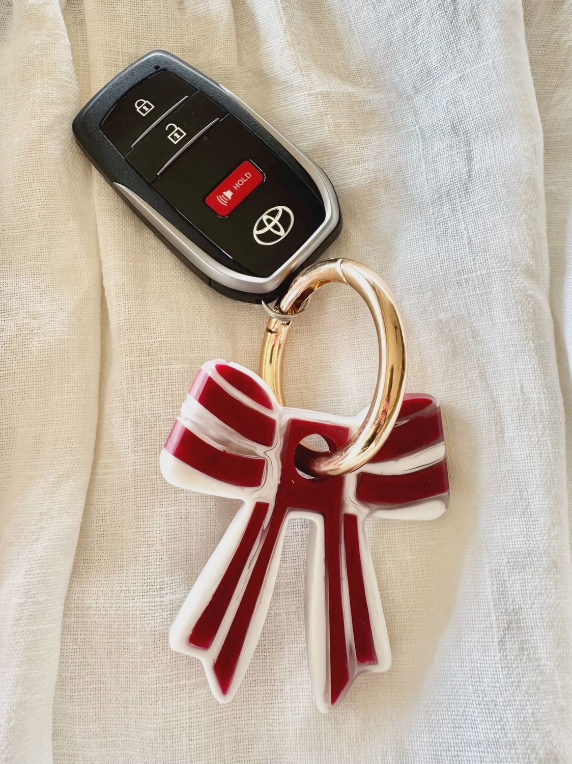 Stripey Bow Resin Keyring – Red &amp; White (Silver Hardware)
