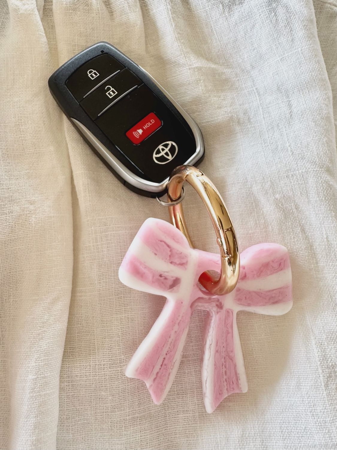 Stripey Bow Resin Keyring – Baby Pink &amp; White (Silver Hardware)