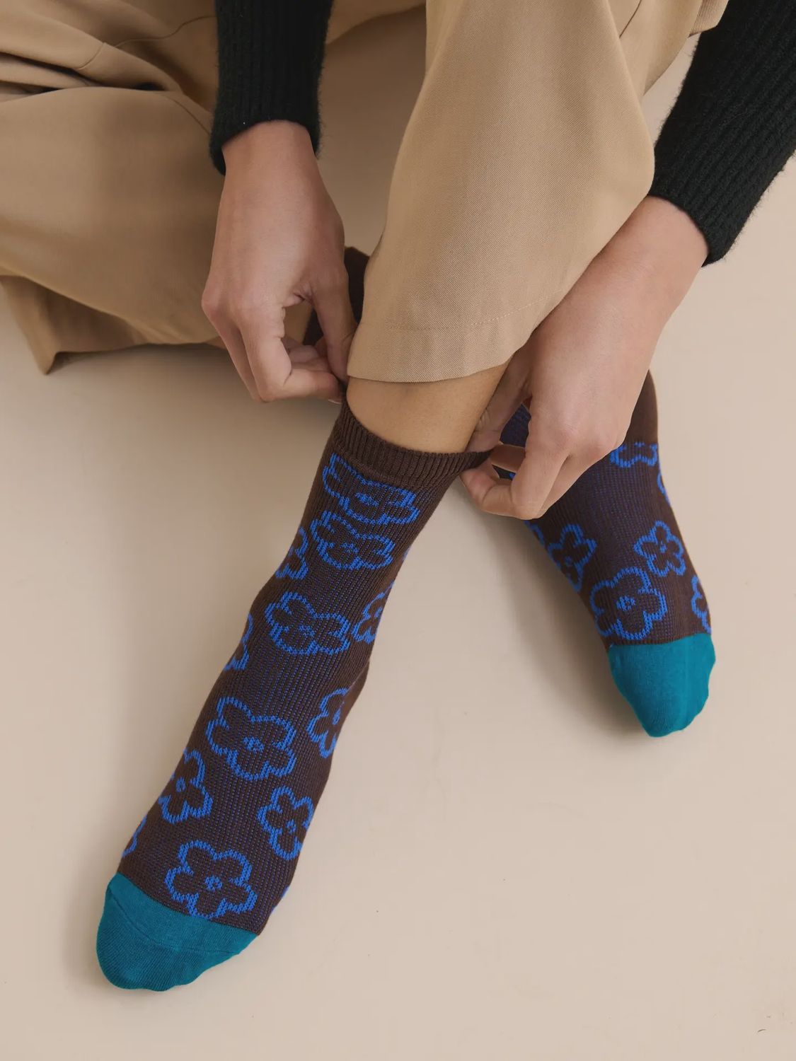 Jacquard Flower Winter Crew Socks