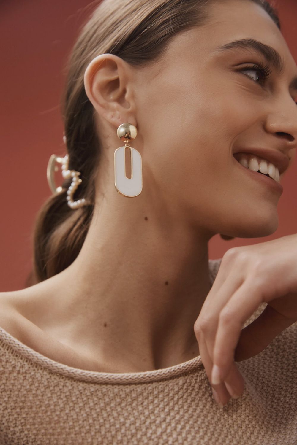 Amira Oval Earring WHITE