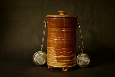 Tea caddy with tea tongs