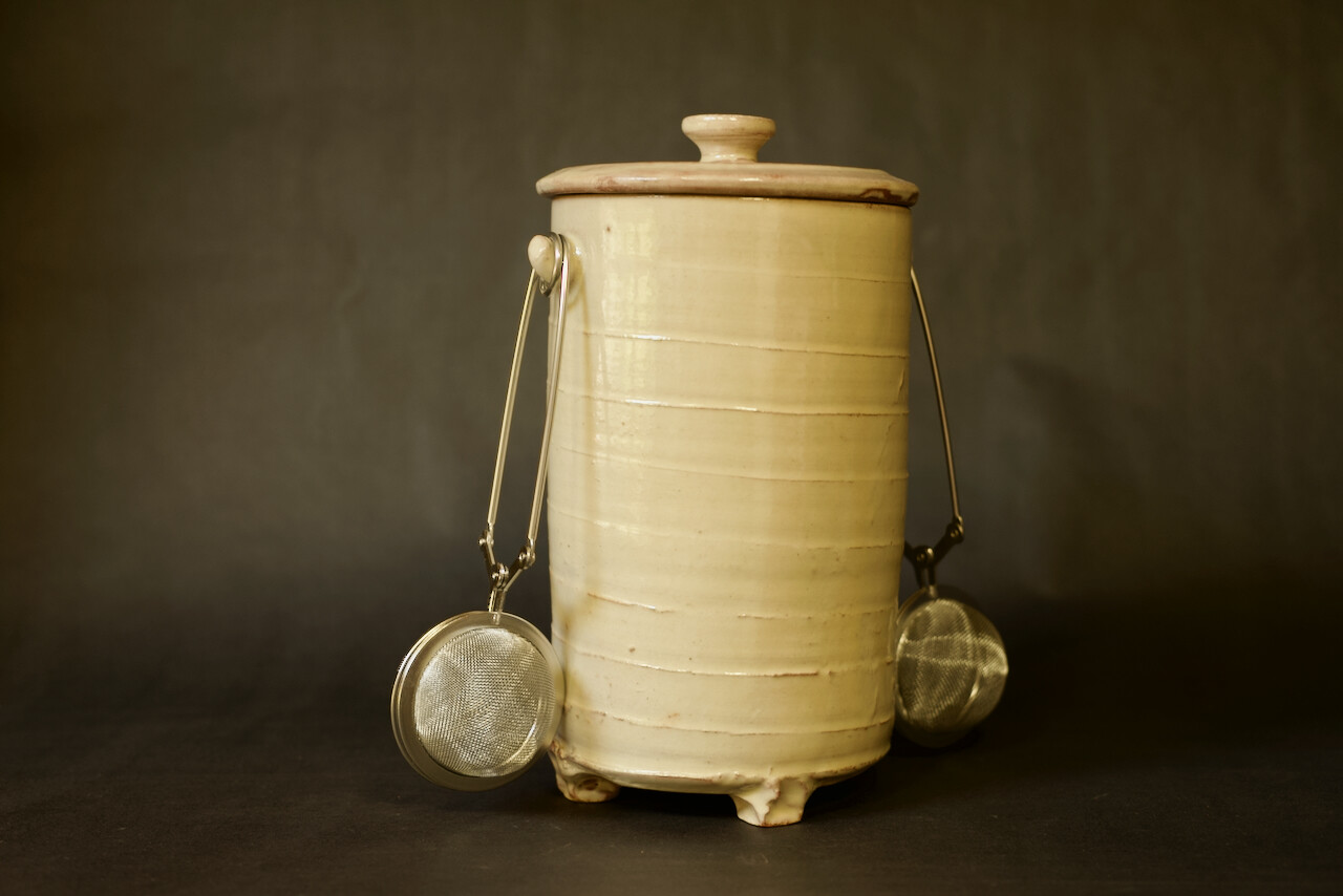 Tea caddy with tea tongs