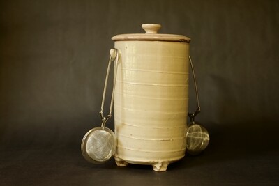 Tea caddy with tea tongs