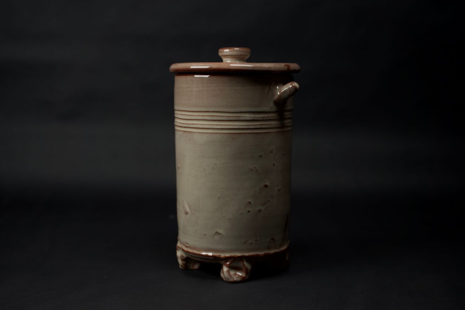 Tea caddy with tea tongs