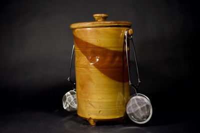 Tea caddy with tea tongs