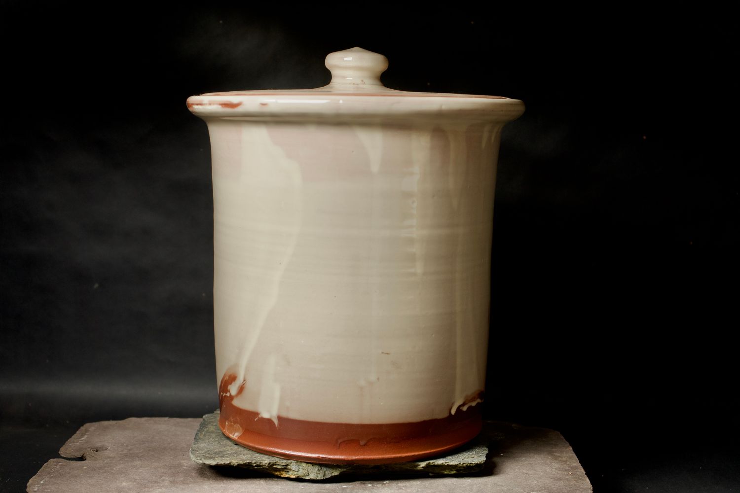 Lidded storage jar - bread crock