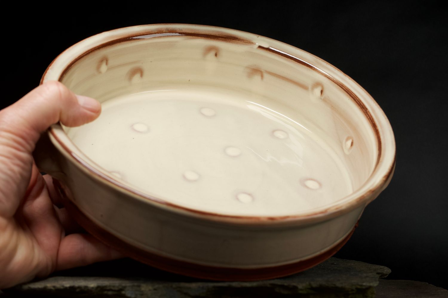 Shallow dish with handles - medium