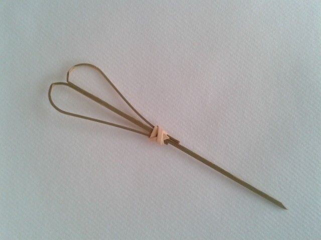 ESPETO CORAÇÃO EM BAMBU 12 cm