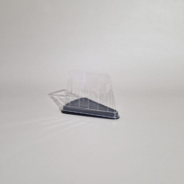 CAIXA TRIANGULAR C/ BASE E TAMPA 12,4 x 8,7 x 8,2 cm