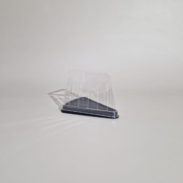 CAIXA TRIANGULAR C/ BASE E TAMPA 12,4 x 8,7 x 8,2 cm