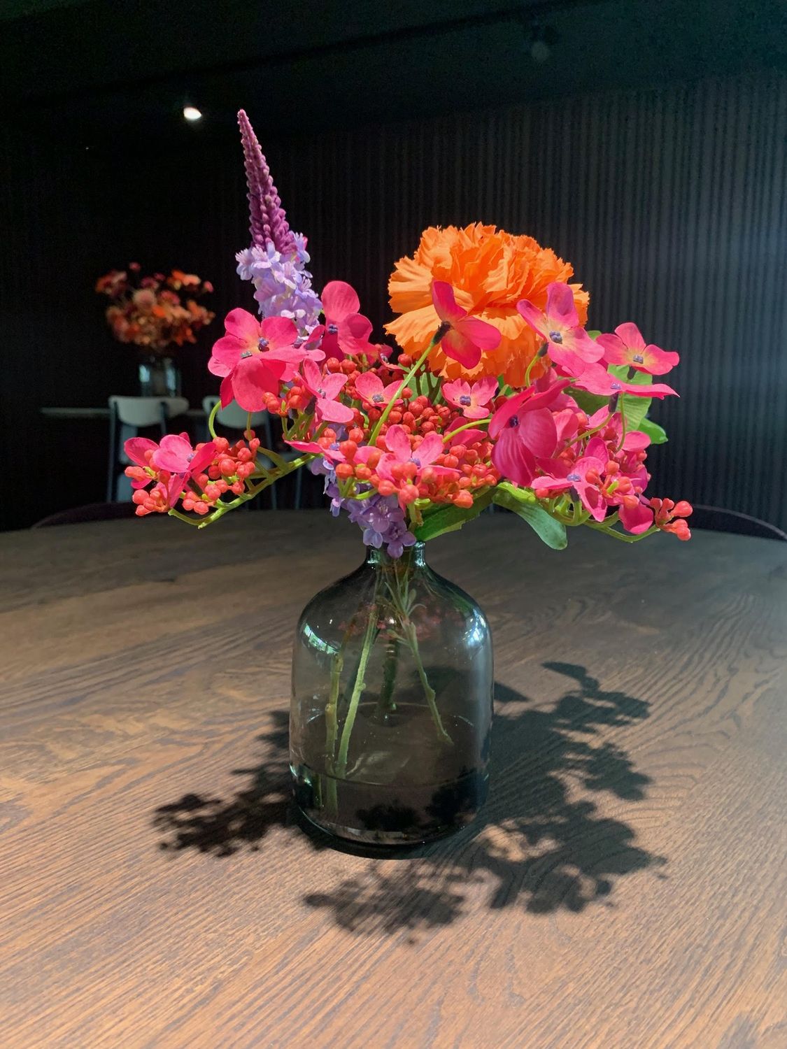 Bulb Vase Smoke/Mocca opmaak div. kunstbloemen incl. kunstwater