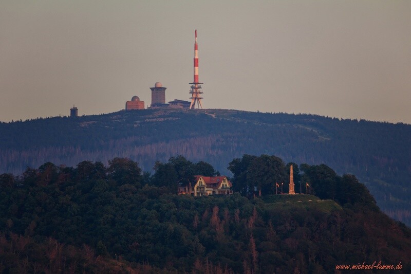 Brockenblick über dem Burgberg Bad Harzburg