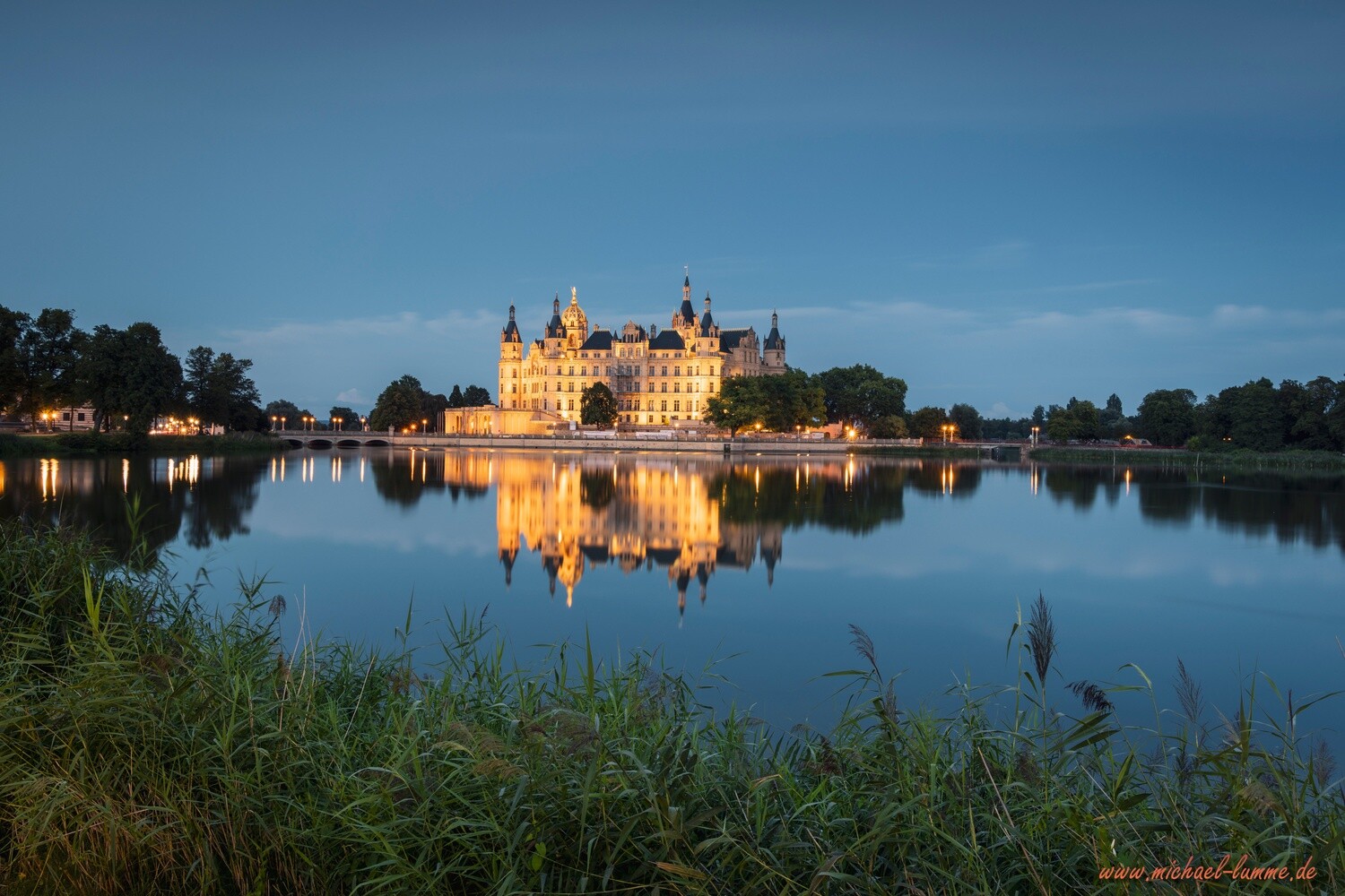 Das Schweriner Schloss in der blauen Stunde