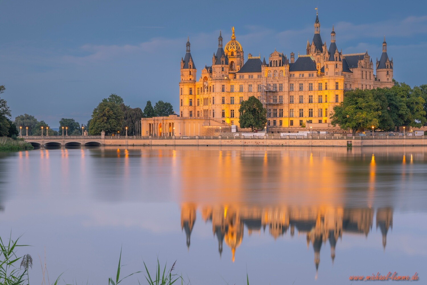 Das Schweriner Schloss am Abend