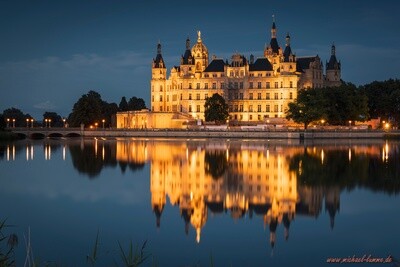 Das Schweriner Schloss in der blauen Stunde