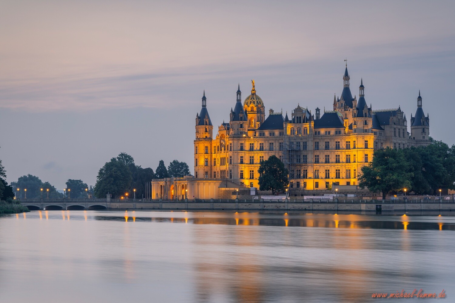 Vor dem Sonnenaufgang am Schweriner Schloss
