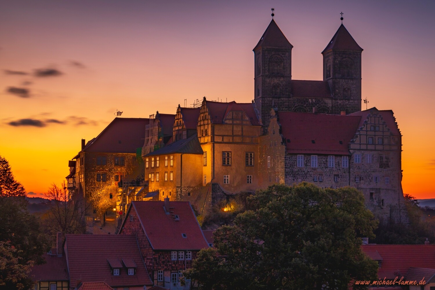 Der Quedlinburger Schlossberg zum Sonnenaufgang