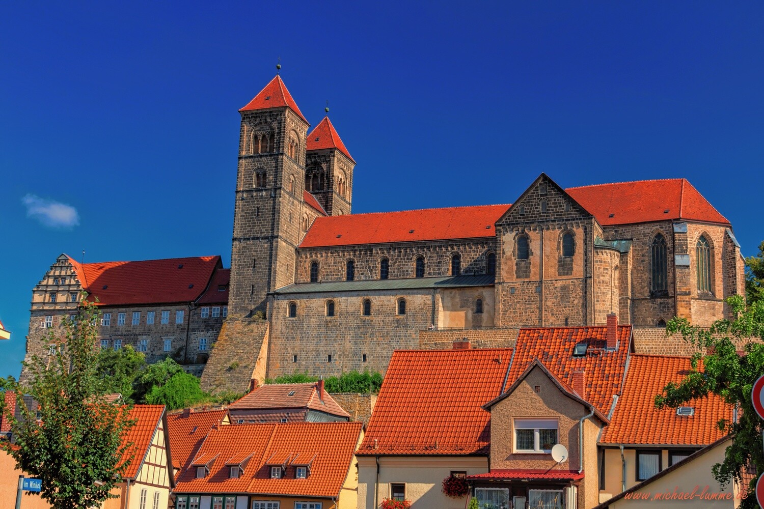 Blick auf die Stiftskirche St. Servatii