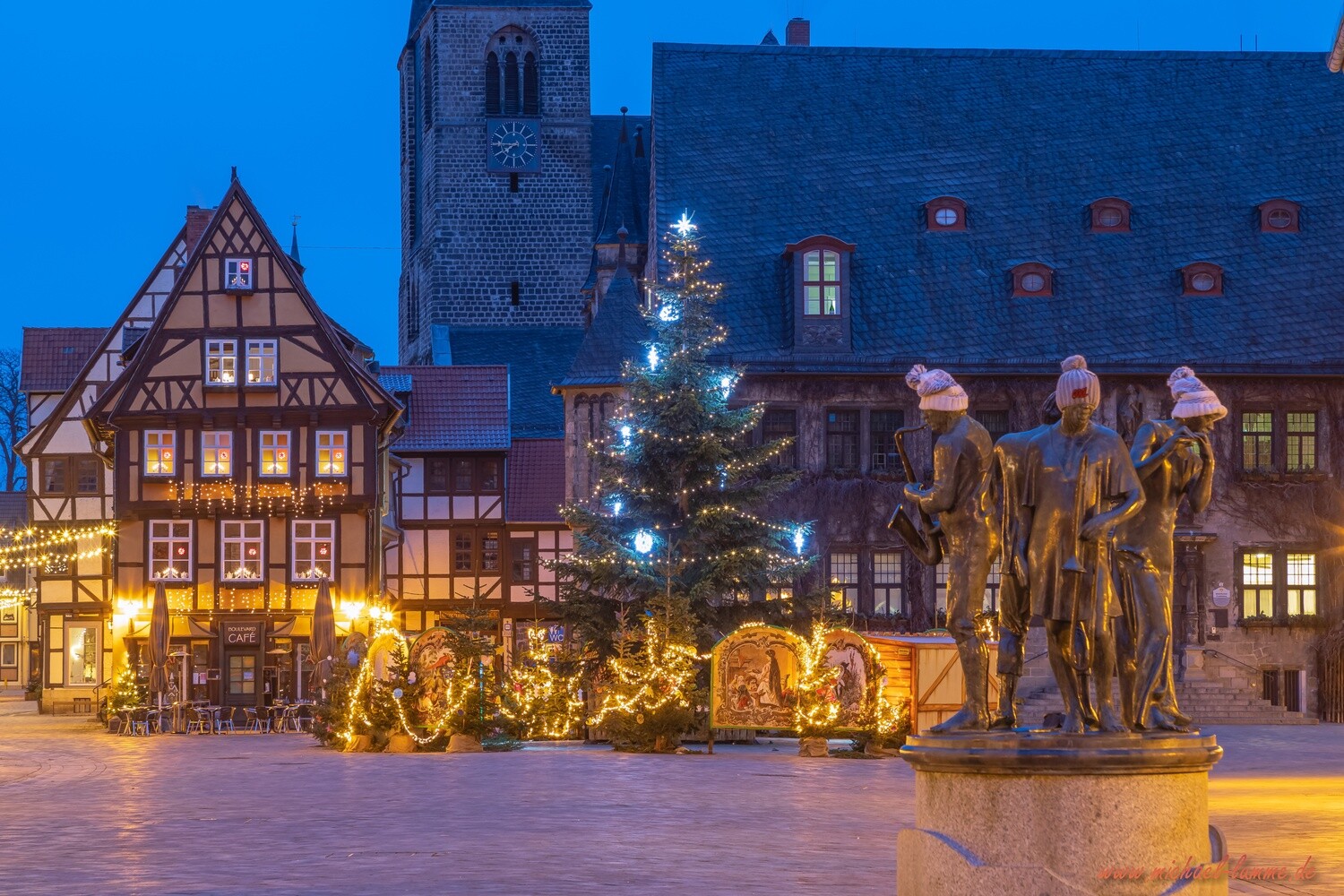 Der Marktplatz mit dem Rathaus von Quedlinburg