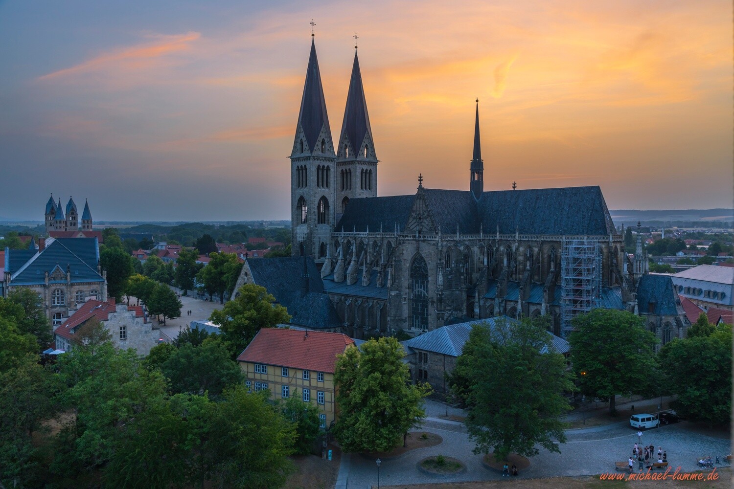 Der Halbstädter Dom im Sonnenuntergang
