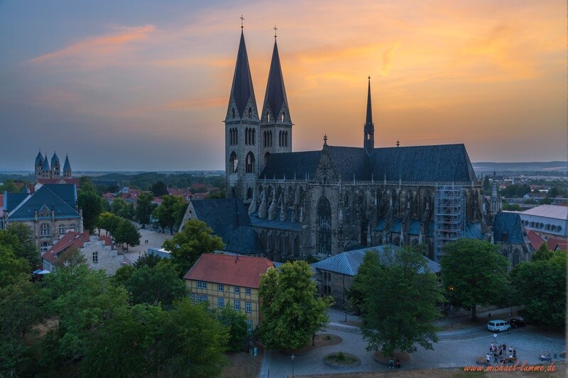 Der Halbstädter Dom im Sonnenuntergang