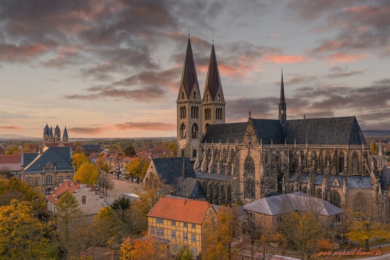Der Halbstädter Dom im Sonnenuntergang