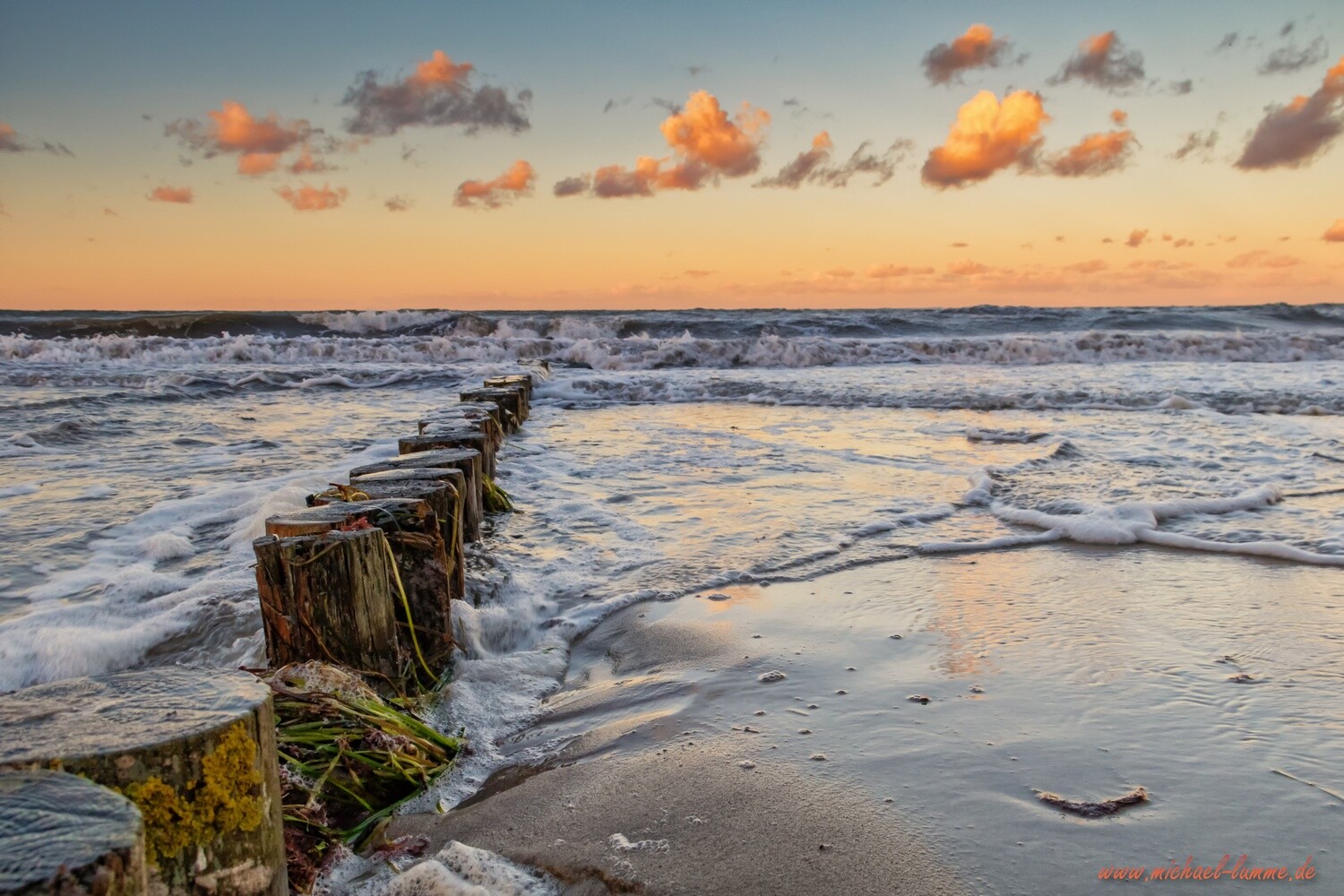 Die Ostsee zur goldenen Stunde