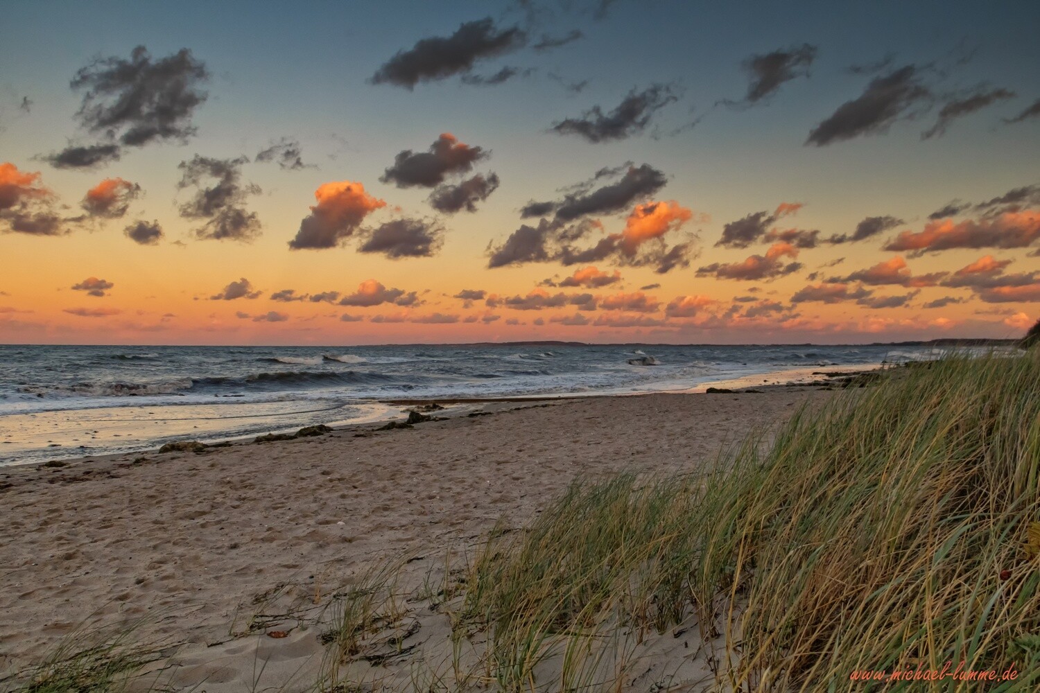 Die Ostsee zur goldenen Stunde